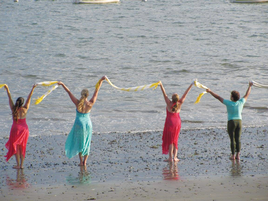 2016-Beach-4-dancers-bow